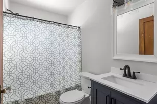 925 N 16th St, Manitowoc, WI 54220 - Photo 6