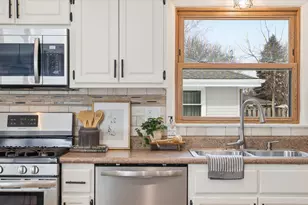 W150N8239 Saxony Dr, Menomonee Falls, WI 53051 - Photo 10