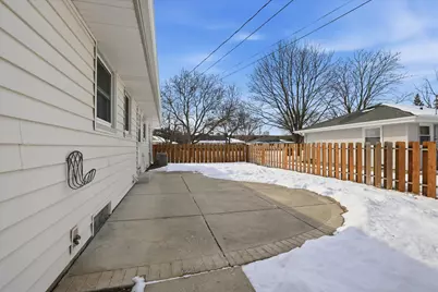 W150N8239  Saxony Dr, Menomonee Falls, WI 53051 - Photo 28