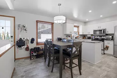 3060 E Stonefield Dr, Oak Creek, WI 53154 - Photo 8