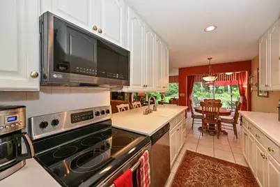 7213 W Mequon Square Dr, Mequon, WI 53092 - Photo 12