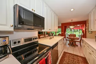 7213 W Mequon Square Dr, Mequon, WI 53092 - Photo 12