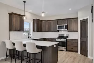 835 Crockett Dr, Holmen, WI 54636 - Photo 12