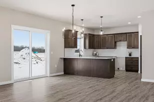 835 Crockett Dr, Holmen, WI 54636 - Photo 10