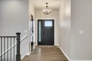 835 Crockett Dr, Holmen, WI 54636 - Photo 4