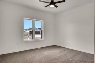 845 Crockett Dr, Holmen, WI 54636 - Photo 16