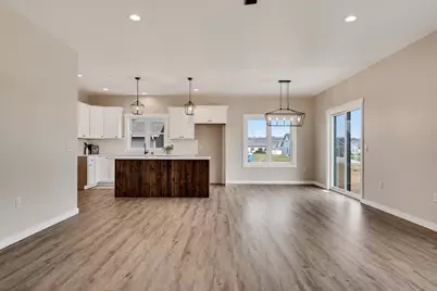 845  Crockett Dr, Holmen, WI 54636 - Photo 6