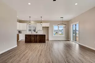 845 Crockett Dr, Holmen, WI 54636 - Photo 6