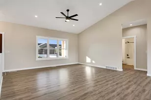 935 Crockett Dr, Holmen, WI 54636 - Photo 8