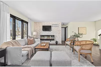 N81W13612  Wedge Ct, Menomonee Falls, WI 53051 - Photo 8