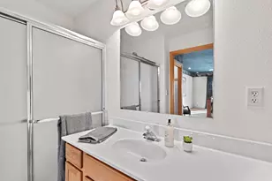 6955 S Rolling Meadows Ct, Oak Creek, WI 53154 - Photo 18