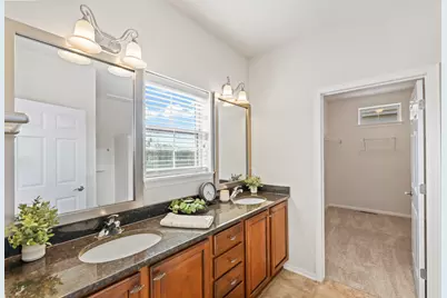 W178N11384  Island View Ct, Germantown, WI 53022 - Photo 24