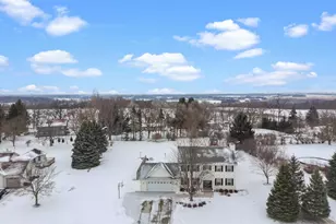 7970 Summit Dr, Delavan, WI 53115 - Photo 4