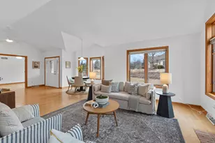 10736 N Essex Ct, Mequon, WI 53092 - Photo 6