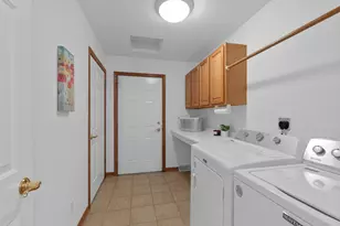 10736 N Essex Ct, Mequon, WI 53092 - Photo 26