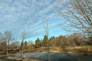 10736 N Essex Ct, Mequon, WI 53092 - Photo 32