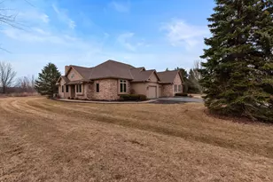 10736 N Essex Ct, Mequon, WI 53092 - Photo 30