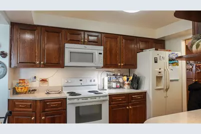 2525 S Shore Dr #22F, Milwaukee, WI 53207 - Photo 14