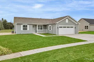 124 Spring Dr, Walworth, WI 53184 - Photo 2