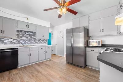 1000  Grant Pl, West Bend, WI 53090 - Photo 14