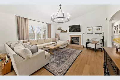 337  Sand Hill Ln, Dousman, WI 53118 - Photo 8