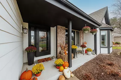 337  Sand Hill Ln, Dousman, WI 53118 - Photo 2