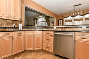 15245 W Woodland Dr, New Berlin, WI 53151 - Photo 18