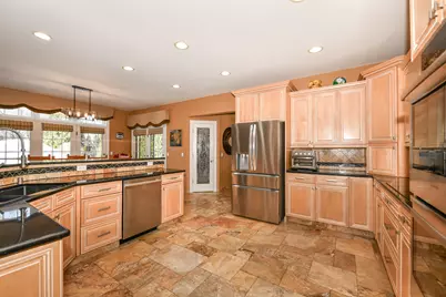 15245 W Woodland Dr, New Berlin, WI 53151 - Photo 14