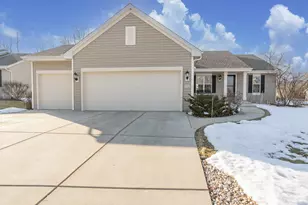 W207N17393 Parkview Dr, Jackson, WI 53037 - Photo 2