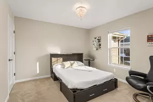 W207N17393 Parkview Dr, Jackson, WI 53037 - Photo 24