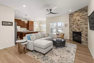 W207N17393 Parkview Dr, Jackson, WI 53037 - Photo 8