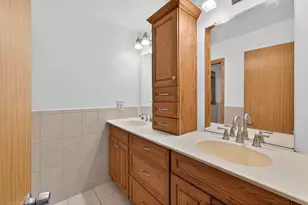 4472 N 104th St, Wauwatosa, WI 53225 - Photo 14