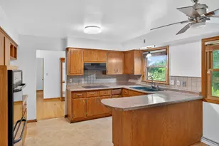 4472 N 104th St, Wauwatosa, WI 53225 - Photo 8