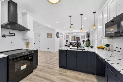 445 N 39th St, Milwaukee, WI 53208 - Photo 12