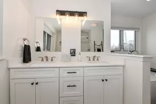 909 Bay View Cir, Mukwonago, WI 53149 - Photo 22