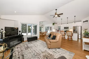 909 Bay View Cir, Mukwonago, WI 53149 - Photo 6