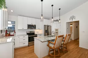 909 Bay View Cir, Mukwonago, WI 53149 - Photo 12