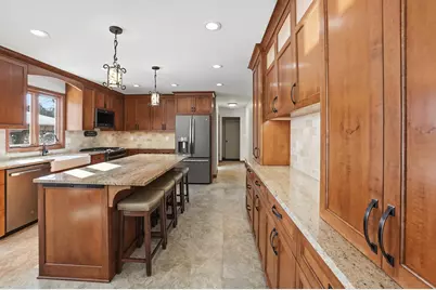 1746  Malibu Dr, Cedarburg, WI 53012 - Photo 10