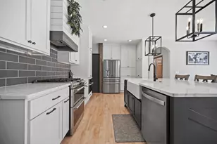 W243N2792 Creekside Dr, Pewaukee, WI 53072 - Photo 4