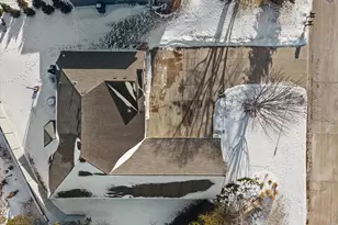 W243N2792 Creekside Dr, Pewaukee, WI 53072 - Photo 42