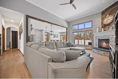 W243N2792  Creekside Dr, Pewaukee, WI 53072 - Photo 10