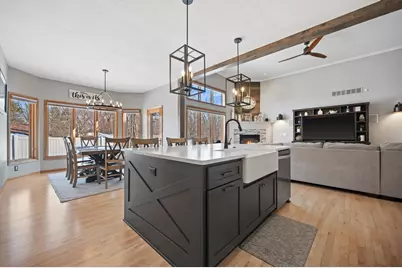 W243N2792  Creekside Dr, Pewaukee, WI 53072 - Photo 8