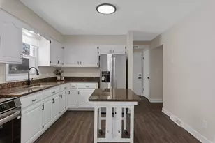 104 W Stoney Ridge Way, Saukville, WI 53080 - Photo 10