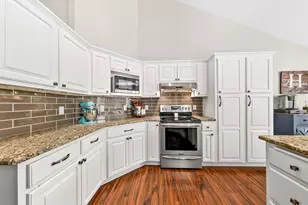 1118 Riverwalk Ct, Pewaukee, WI 53072 - Photo 26