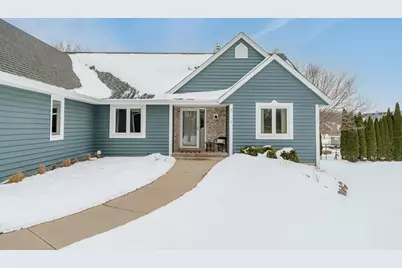 1118  Riverwalk Ct, Pewaukee, WI 53072 - Photo 4