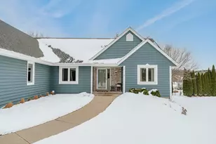 1118 Riverwalk Ct, Pewaukee, WI 53072 - Photo 4