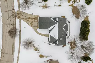 1118 Riverwalk Ct, Pewaukee, WI 53072 - Photo 12