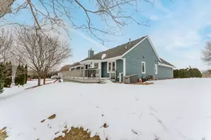1118 Riverwalk Ct, Pewaukee, WI 53072 - Photo 48