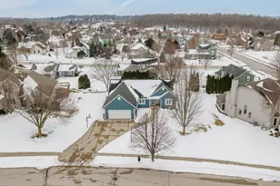 1118 Riverwalk Ct, Pewaukee, WI 53072 - Photo 8