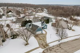 1118 Riverwalk Ct, Pewaukee, WI 53072 - Photo 10